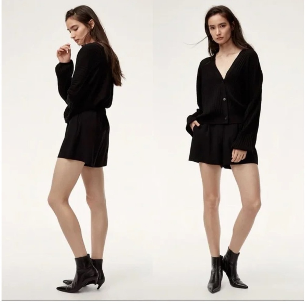 • Aritzia Babaton • Women’s Cohen Short Terado Black Shorts 00